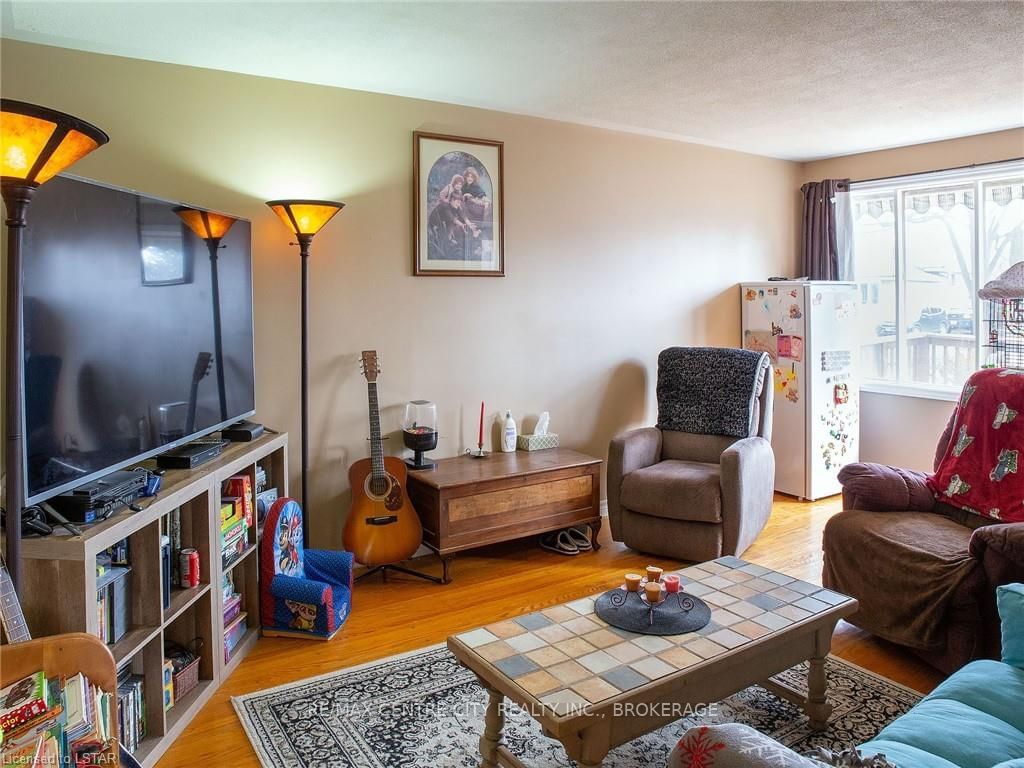 Listing photo 3