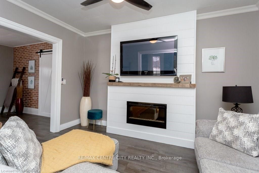 Listing Image 11