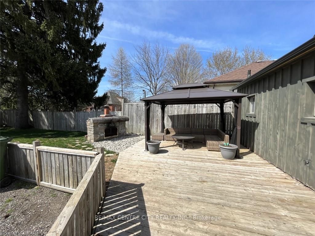 Listing Image 4