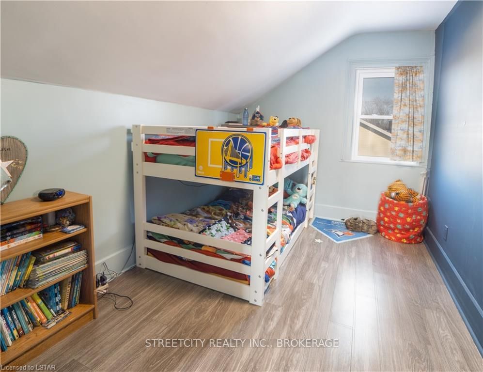 Listing Image 16