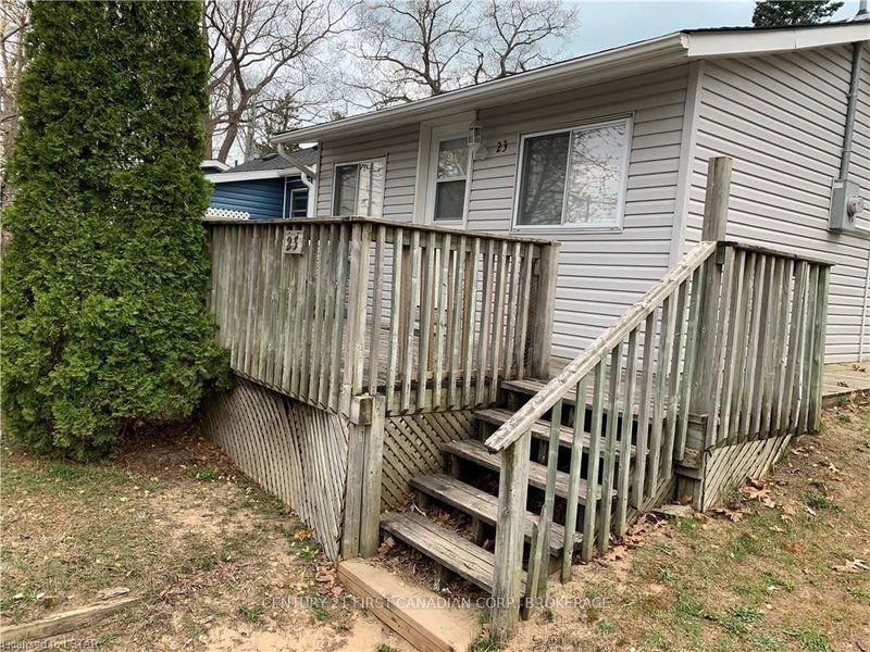 23 Queens Ave, Lambton Shores, N0M 1T0 | Image 2