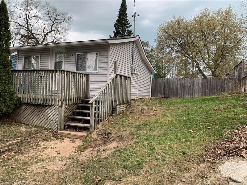 23 Queens Ave, Lambton Shores, N0M 1T0 | Image 3