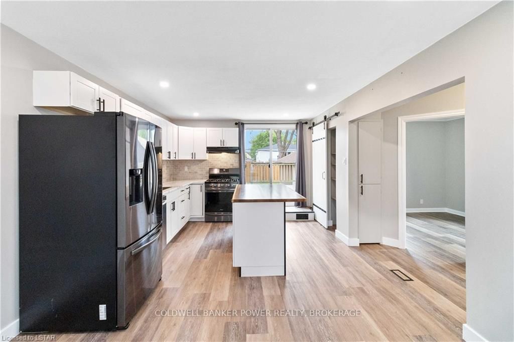 Listing Image 9