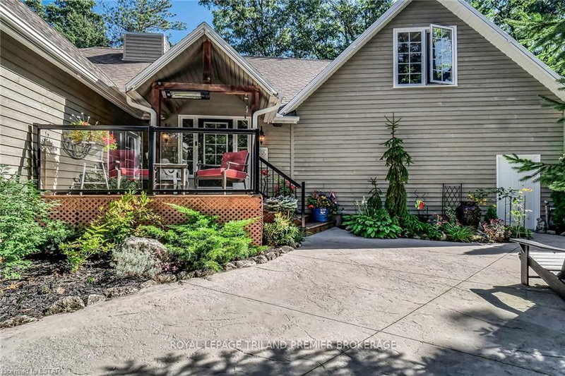 9941 Nipigon St, Lambton Shores, N0M 2L0 | Image 2