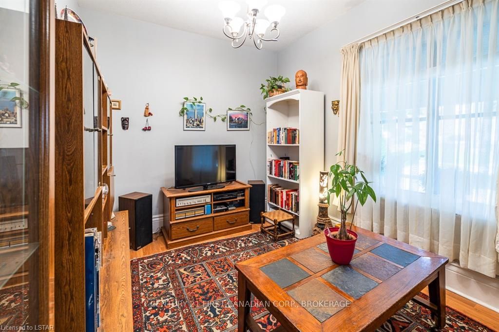 Listing Image 7