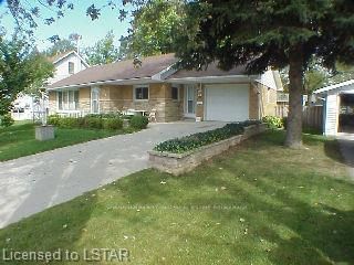 Detached House sold at 575 Front Street, Warwick, Ontario, N0M 2S0 - Watford - MLS: X7485046