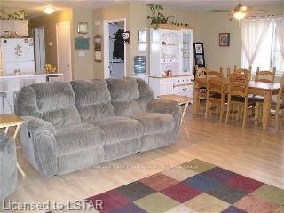 21 Erin Crt, Aylmer, N5H 3G6 | Image 2