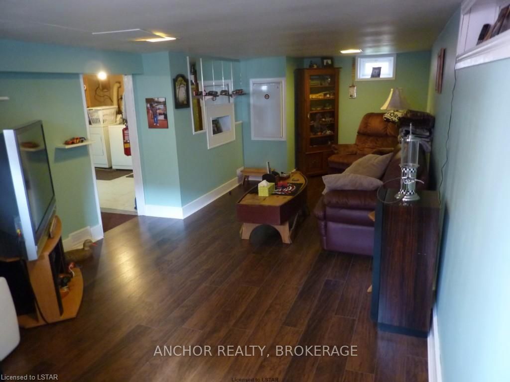 Listing Image 11
