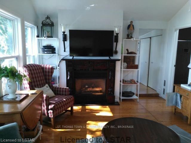 Listing Image 3