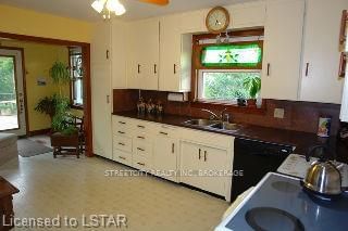 Detached House sold at 599 John Street, Strathroy-Caradoc, Melbourne, N0L 1T0 - MLS: X7538013
