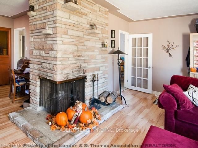 Listing Image 3