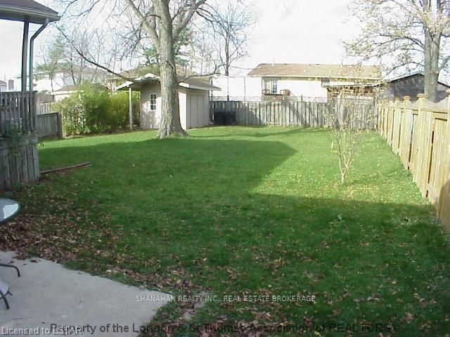 Listing Image 4