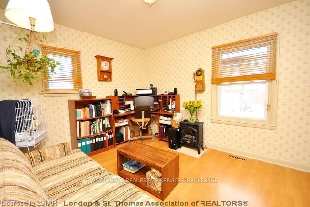 Listing Image 7