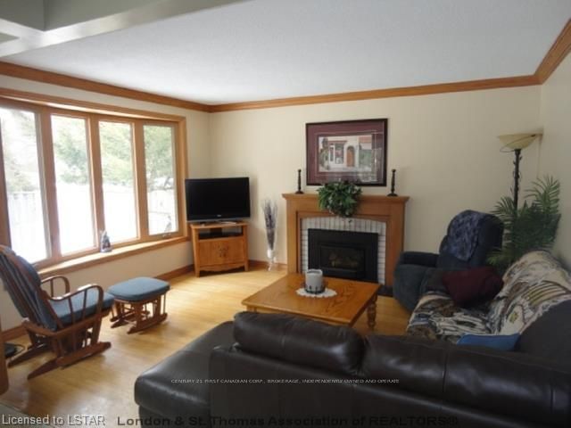 Listing Image 7