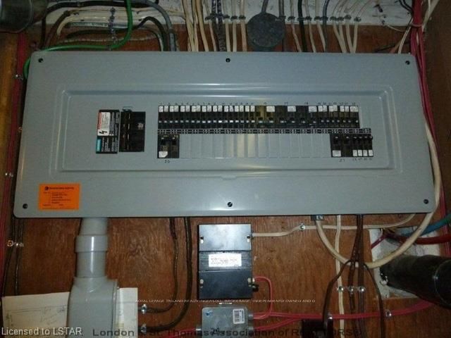 Listing Image 4