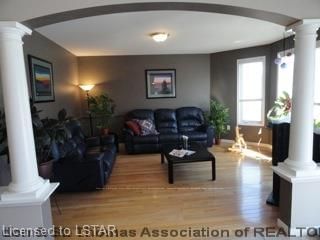 Listing Image 4
