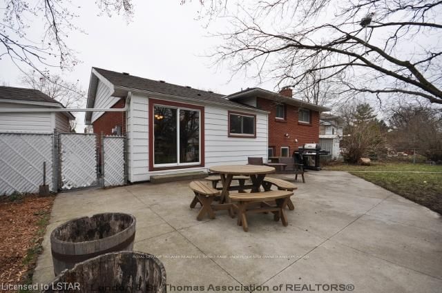 Listing photo 3