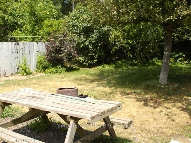 Listing Image 4