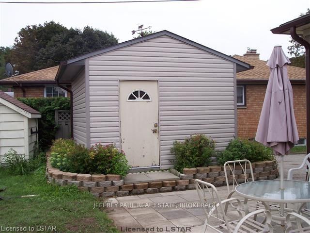 Listing Image 4