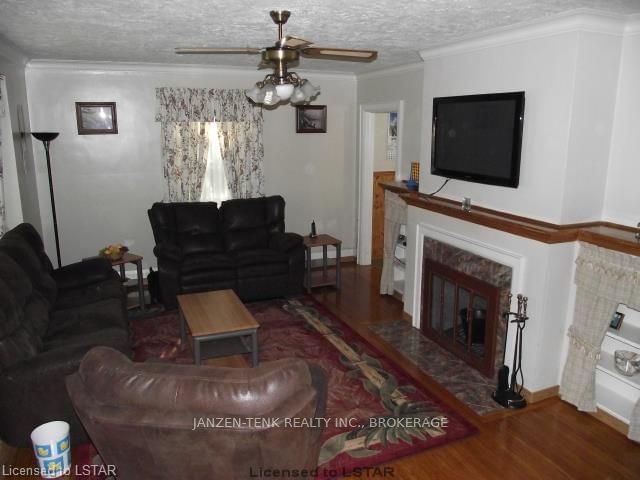 Listing Image 6
