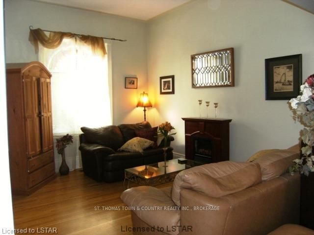 Listing Image 3