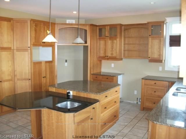 2610 Emerson St, Strathroy-Caradoc, N0L 1W0 | Image 3