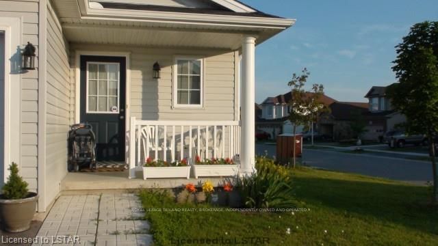 696 FIELDGATE Circ, London East, N5V 5E8 | Image 2