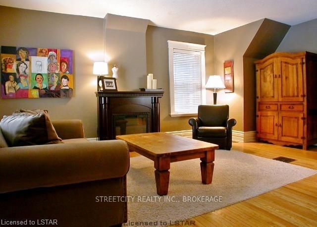 Listing photo 3