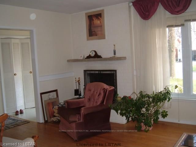 Listing Image 3