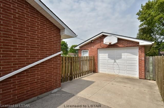 Listing Image 3