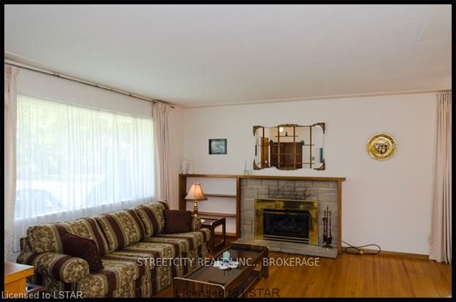 Listing Image 3