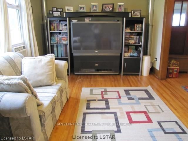 Listing Image 7