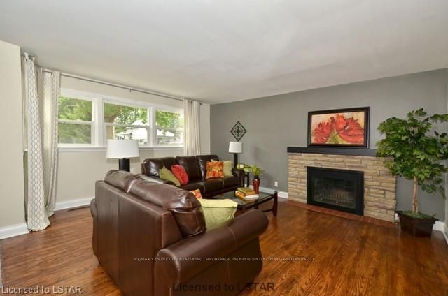 Listing Image 8