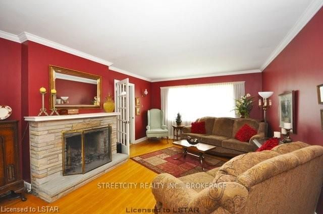 Listing Image 3