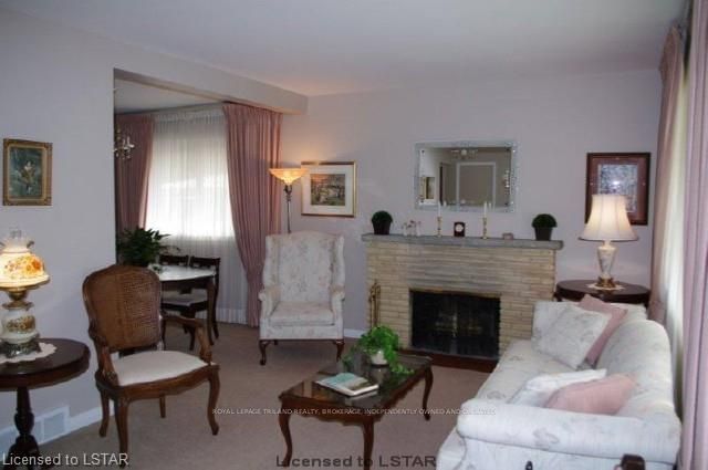 Listing photo 3