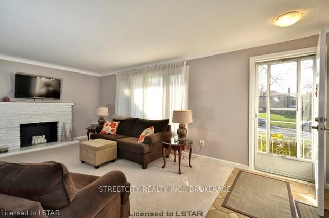 Listing Image 3