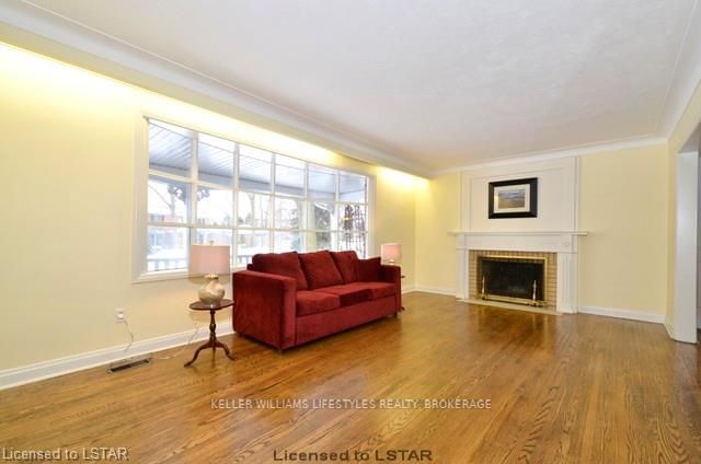Listing Image 7