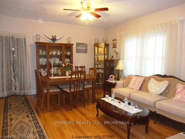 Listing Image 4