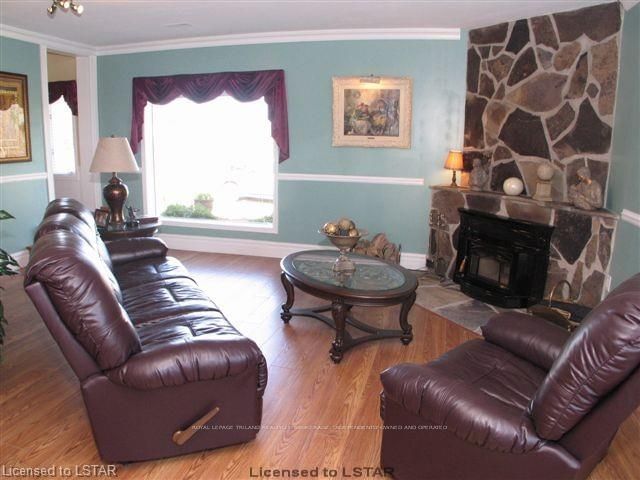 4484 Ausable Dr, North Middlesex, N0M 1A0 | Image 3