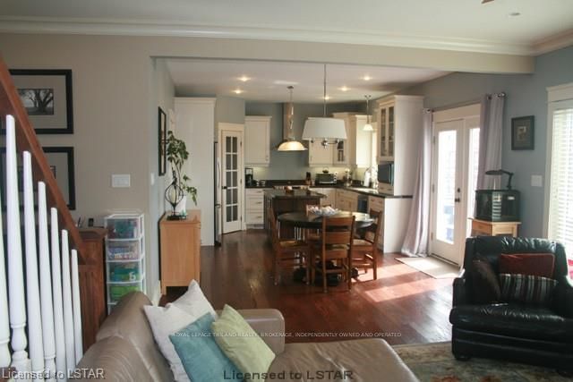 Listing Image 5