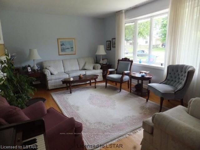 Listing Image 4