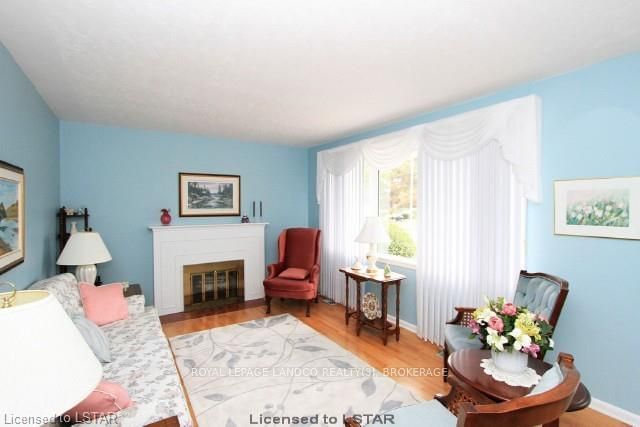 Listing Image 3