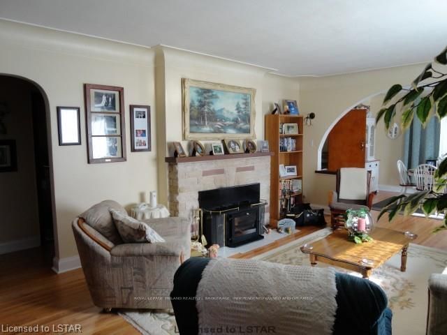 Listing Image 4