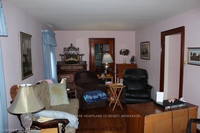Listing Image 4