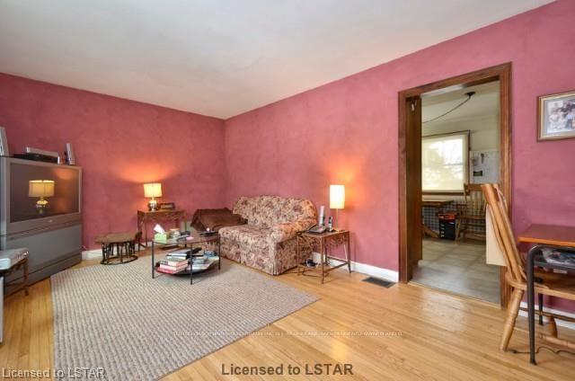 Listing Image 7