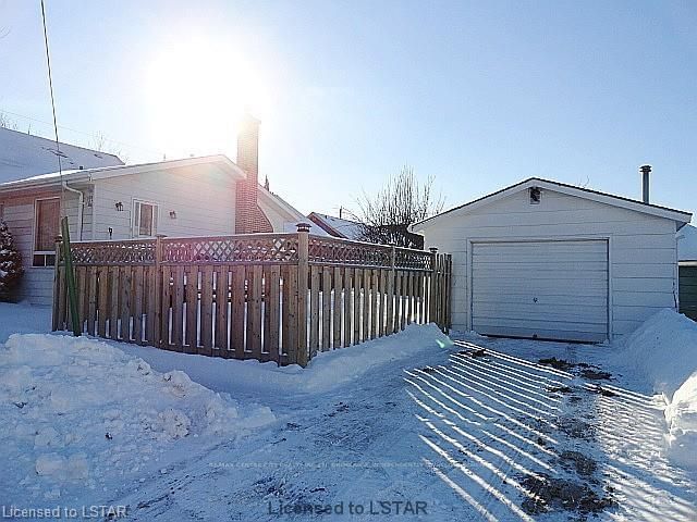 Listing photo 2