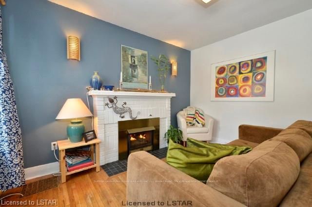 Listing Image 3