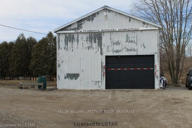 Listing Image 4