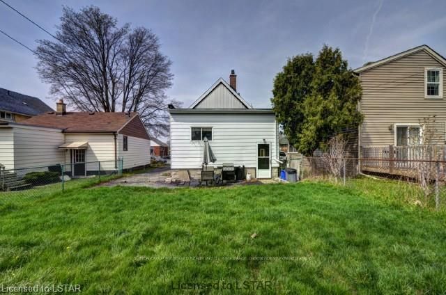 Listing Image 4