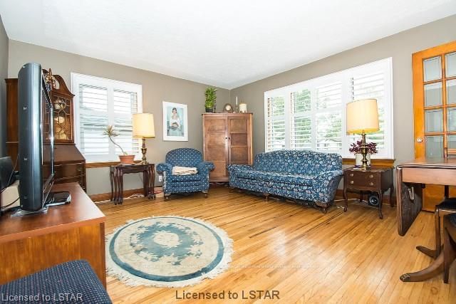 Listing Image 3